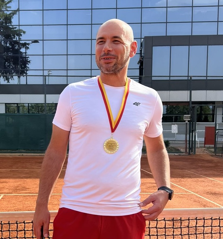 Илија Манолев