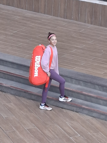 Хана Весели